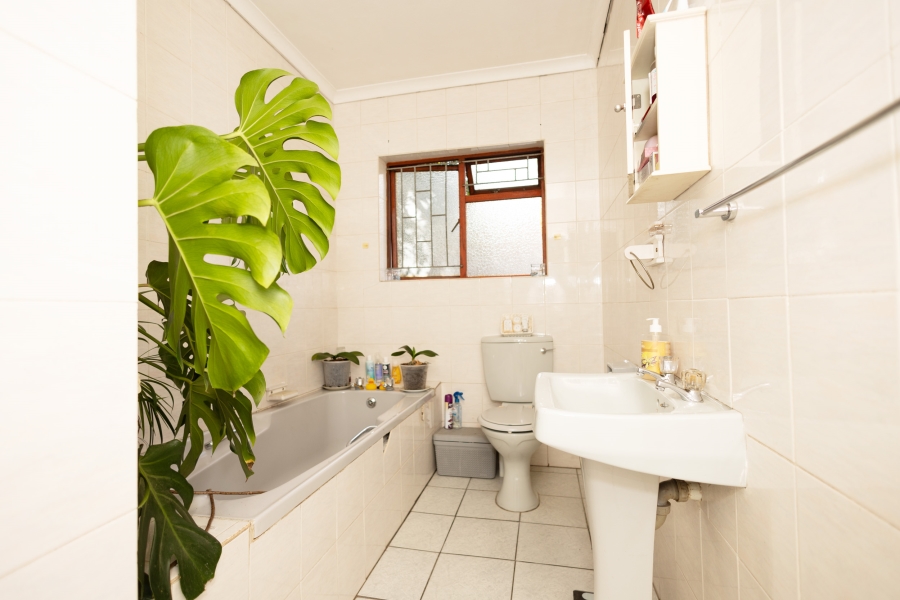 5 Bedroom Property for Sale in Vredekloof Western Cape